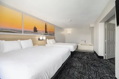 Photo 5 - Days Inn & Suites by Wyndham Norton Shores/Muskegon