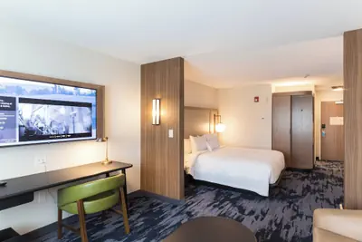 Photo 4 - Fairfield Inn and Suites by Marriott Northfield