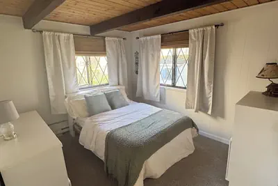 Photo 2 - Quiet and Cozy Chalet Retreat - Renovated