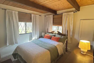 Photo 4 - Quiet and Cozy Chalet Retreat - Renovated