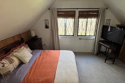 Photo 3 - Quiet and Cozy Chalet Retreat - Renovated