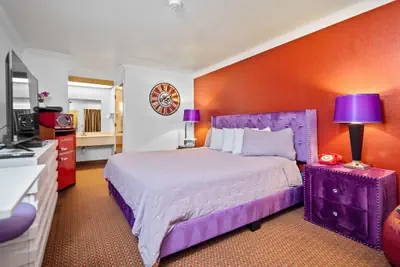 Photo 2 - Americana Inn