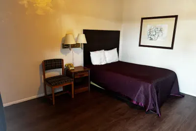 Photo 5 - Heritage Inn
