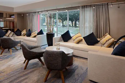 Photo 4 - Courtyard by Marriott Dallas Downtown/Reunion District
