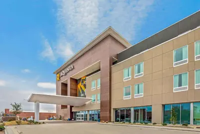 Photo 2 - La Quinta Inn & Suites by Wyndham Waco Downtown - Baylor