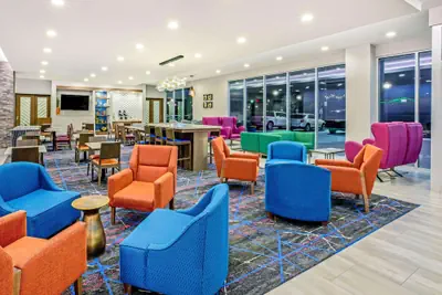 Photo 3 - La Quinta Inn & Suites by Wyndham Waco Downtown - Baylor
