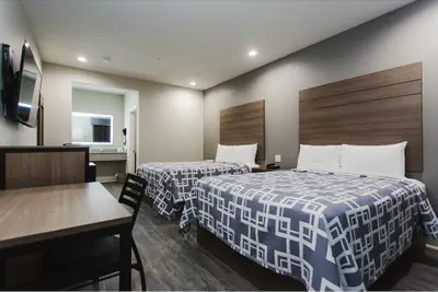 Photo 2 - Palace Inn Conroe