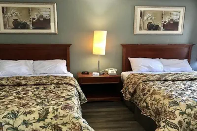Photo 2 - Palace Inn & Suites - Newport News/Jefferson Ave