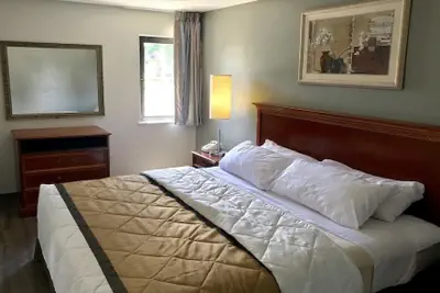 Photo 5 - Palace Inn & Suites - Newport News/Jefferson Ave