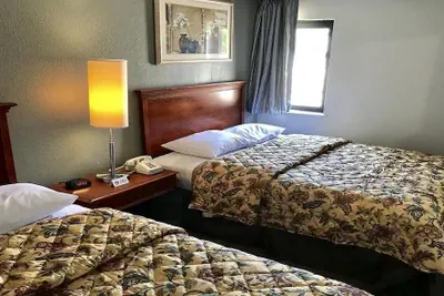 Photo 3 - Palace Inn & Suites - Newport News/Jefferson Ave