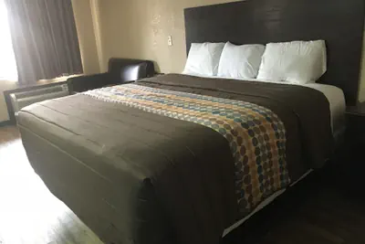 Photo 5 - Memphis Inn