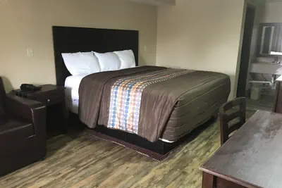 Photo 4 - Memphis Inn