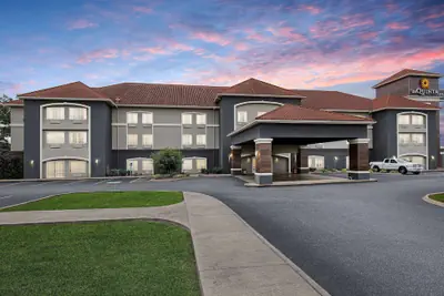 Photo 2 - La Quinta Inn & Suites by Wyndham Bowling Green