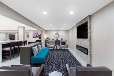 Photo 4 - La Quinta Inn & Suites by Wyndham Blue Springs