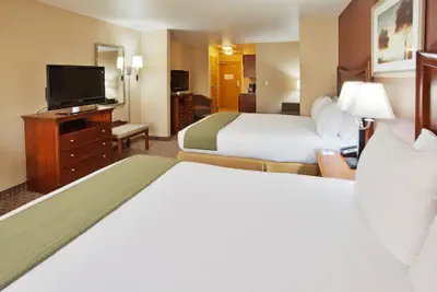 Photo 3 - Holiday Inn Express & Suites Willows by IHG