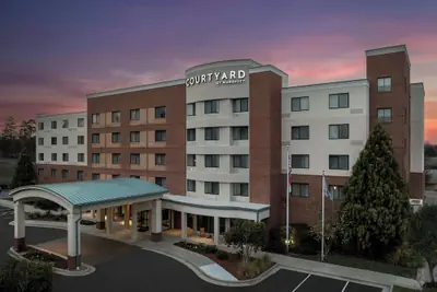 Photo 2 - Courtyard by Marriott Greensboro Airport