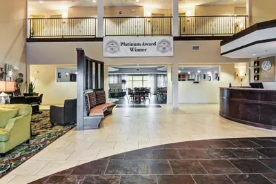 Photo 5 - Comfort Suites near Hot Springs Park