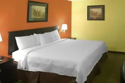 Photo 4 - Americas Best Value Inn Waco