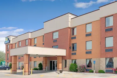 Photo 2 - Days Inn by Wyndham Downtown St. Louis