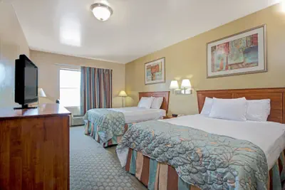Photo 4 - Days Inn by Wyndham Downtown St. Louis