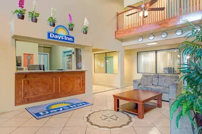 Photo 3 - Days Inn by Wyndham Downtown St. Louis