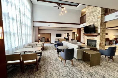 Photo 2 - Staybridge Suites Milwaukee West-Oconomowoc by IHG