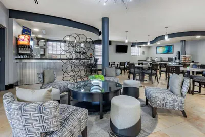 Photo 3 - Best Western Plus Bradenton Gateway Hotel
