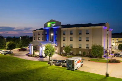 Photo 2 - Holiday Inn Express Suites Van Buren-Ft Smith Area by IHG