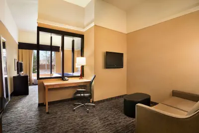 Photo 3 - DoubleTree by Hilton Hotel Oklahoma City Airport