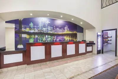 Photo 3 - La Quinta Inn & Suites by Wyndham Garland Harbor Point