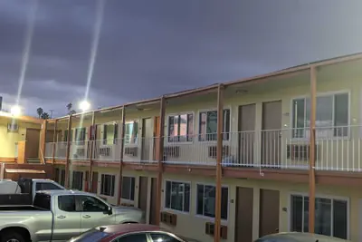 Photo 4 - Best Motel