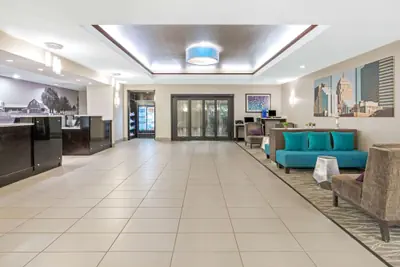 Photo 3 - La Quinta Inn & Suites by Wyndham Oklahoma City -Yukon
