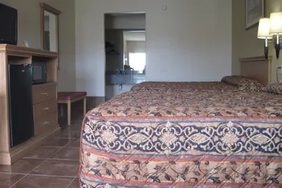 Photo 4 - Texas Inn Weslaco