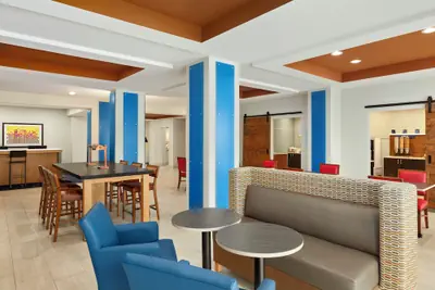 Photo 3 - Holiday Inn Express Hotel & Suites Fort Myers East - The Forum by IHG