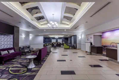 Photo 4 - La Quinta Inn & Suites by Wyndham Port Orange / Daytona