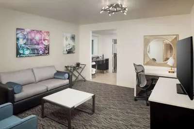 Photo 2 - DoubleTree Suites by Hilton Hotel Detroit Downtown - Fort Shelby