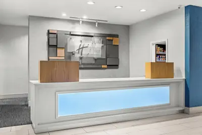 Photo 3 - Holiday Inn Express and Suites Savannah - Midtown by IHG