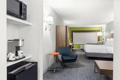 Photo 4 - Holiday Inn Express and Suites Savannah - Midtown by IHG
