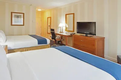 Photo 4 - Holiday Inn Express Hotel & Suites Santa Cruz by IHG