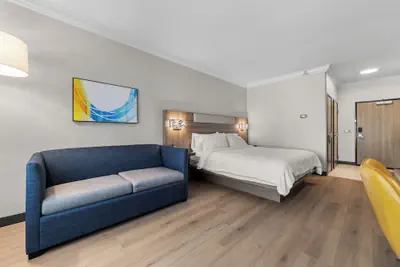 Photo 5 - Holiday Inn Express Hotel & Suites Santa Cruz by IHG