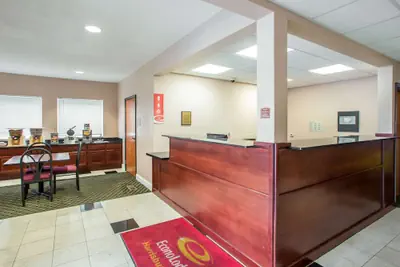 Photo 3 - Econo Lodge Harrisburg - Hershey