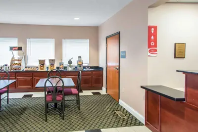 Photo 5 - Econo Lodge Harrisburg - Hershey