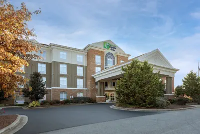 Photo 2 - Holiday Inn Express Hotel & Suites Greensboro Airport Area by IHG