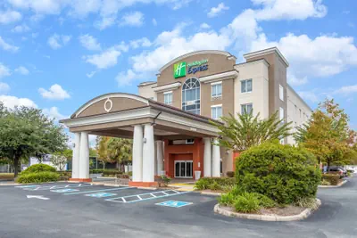 Photo 2 - Holiday Inn Express Crystal River by IHG