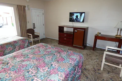 Photo 4 - Sands Motel