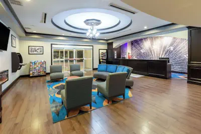 Photo 4 - La Quinta Inn & Suites by Wyndham Fort Worth - Lake Worth