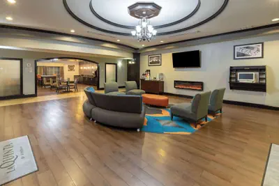 Photo 5 - La Quinta Inn & Suites by Wyndham Fort Worth - Lake Worth