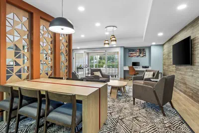 Photo 3 - Candlewood Suites VICTORIA by IHG
