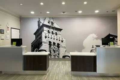 Photo 5 - La Quinta Inn & Suites by Wyndham Waxahachie