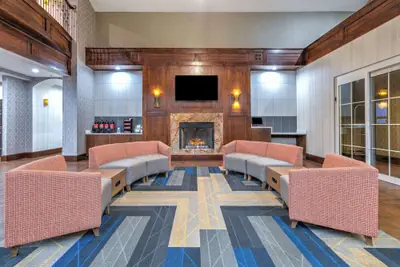 Photo 4 - La Quinta Inn & Suites by Wyndham Fort Worth NE Mall